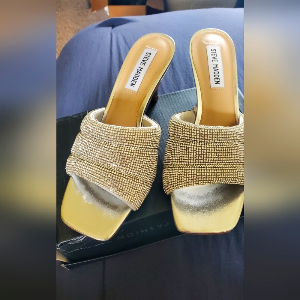 2 for $60🌺 Super Comfortable Padded Heels Steve  Sandals sz 7.5